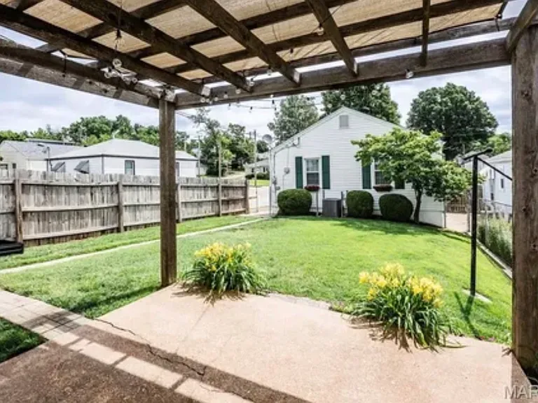1327 Kraft St — Photo 13
