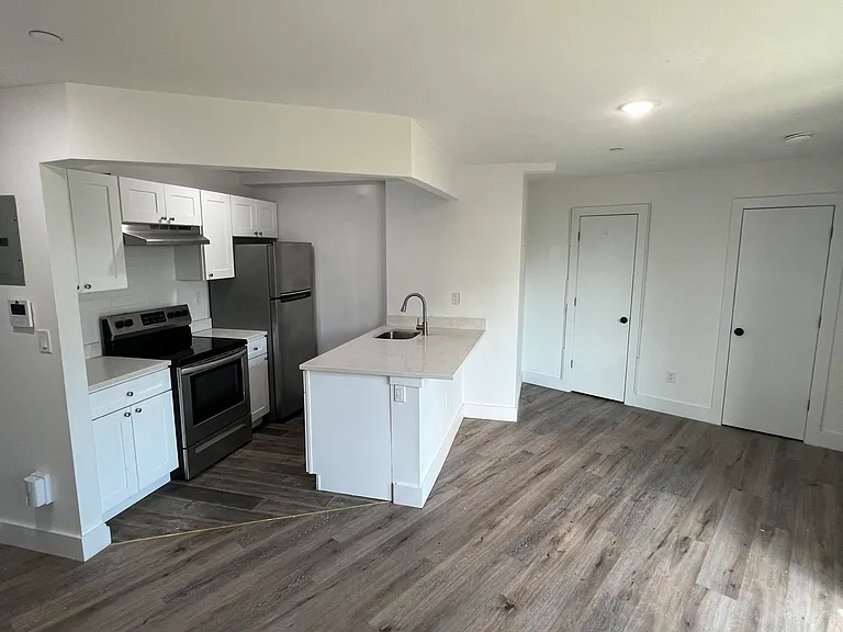 320 E Mosholu Pkwy S #4D — Photo 2
