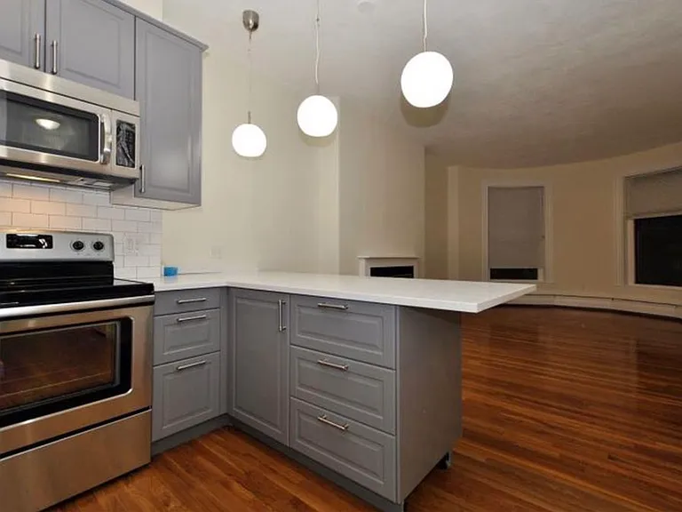849 Beacon St #5B — Photo 4