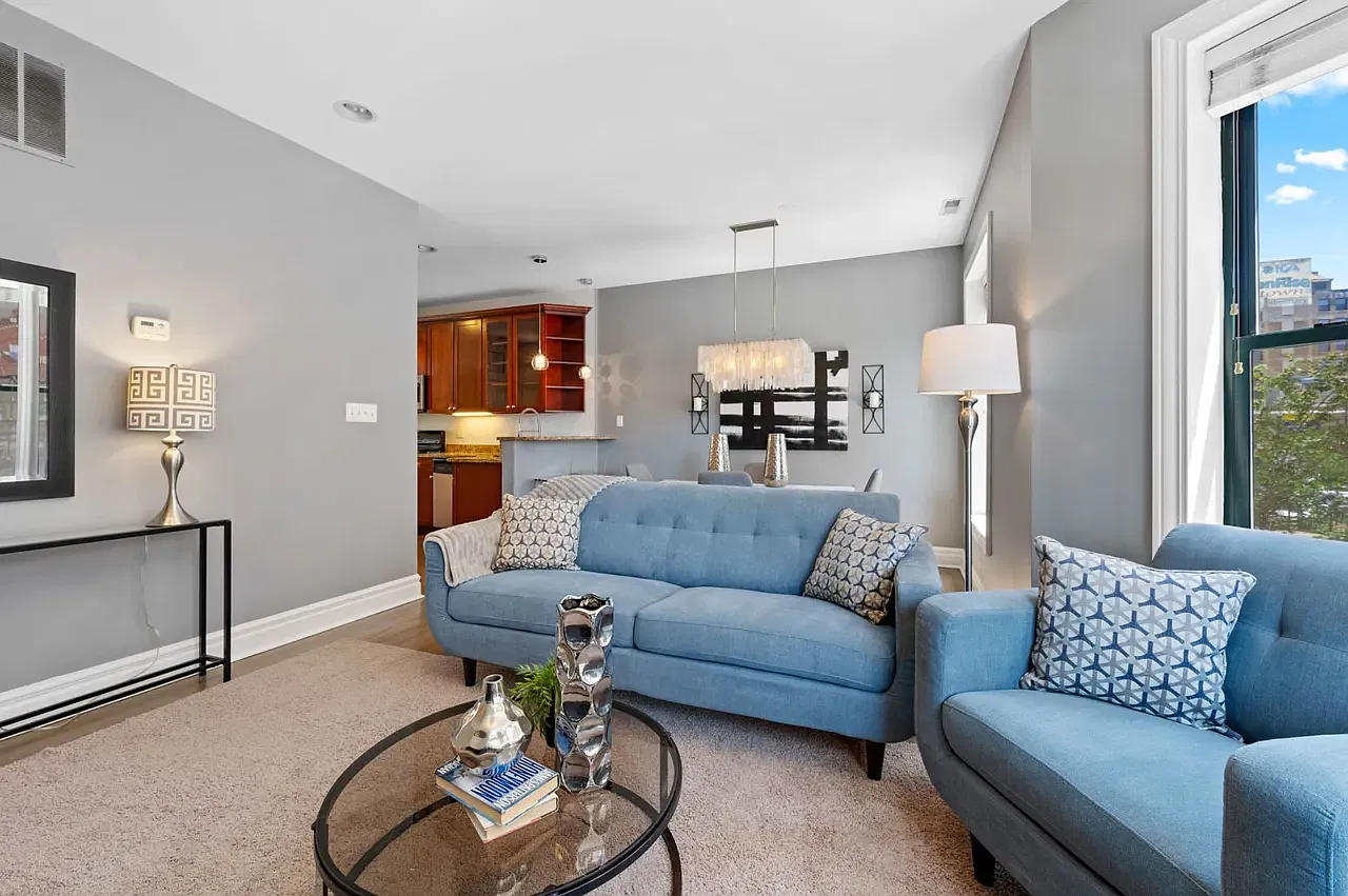 1044 W Lawrence Ave — Photo 3