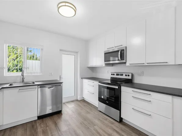 600 Layne Blvd APT 126, Hallandale, FL 33009