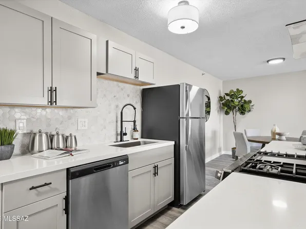 425 W Paseo Redondo #2B, Tucson, AZ 85701