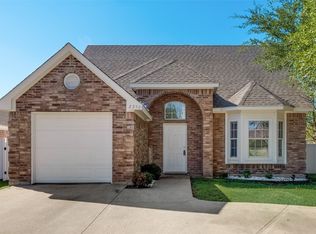 2350 Light Shore Dr, Dallas, TX 75228
