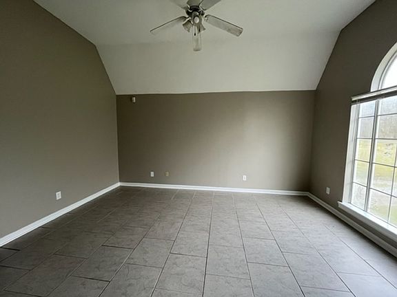4th image of 242 Forest Hill Rd