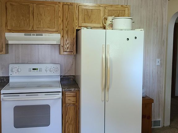 5th image of 412 Birch St