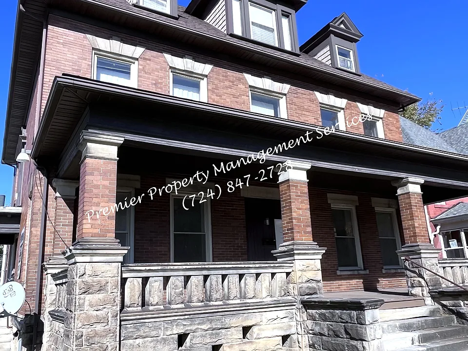 211 E Wallace Ave