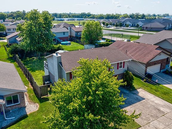 2nd image of 2733 Bradford Dr