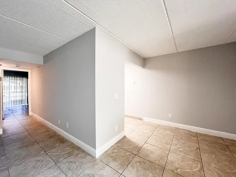 1106 Meadows Cir — Photo 16