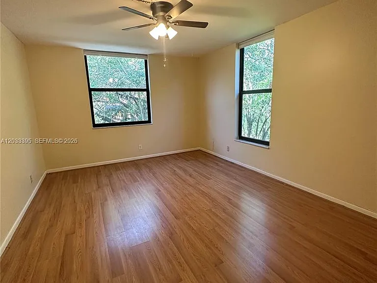400 Commodore Dr #308 — Photo 5
