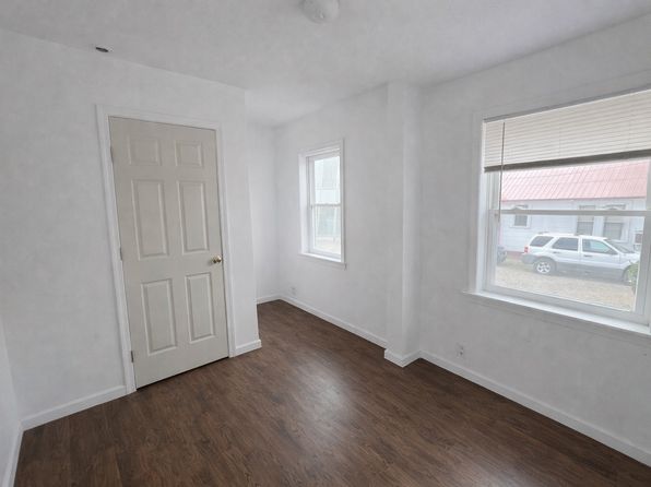 1604 Calloway St ROOM B