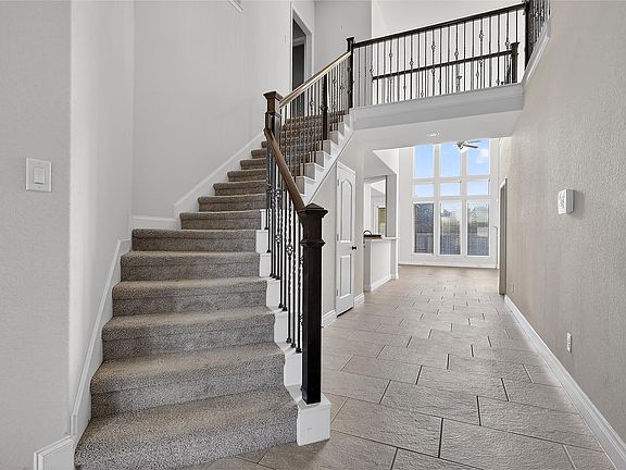 4th image of 160 Capriccio Ln