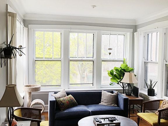 3rd image of 1421 W Cuyler Ave #2