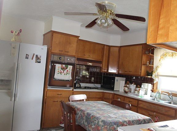 5th image of 108 E Park St