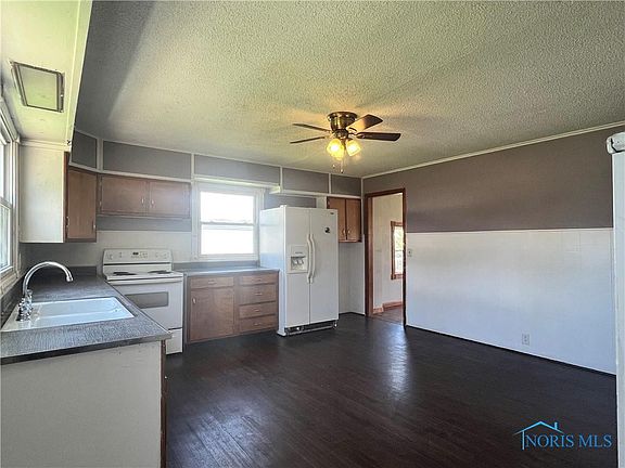 5th image of 64 Saint Clair St