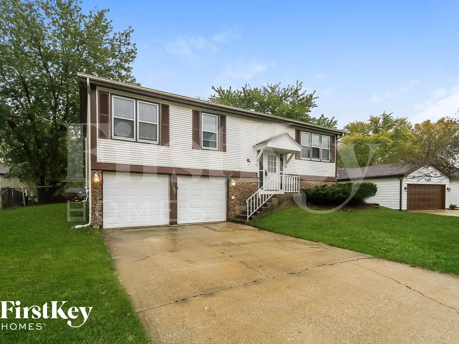 4 bed, 2.0 bath, 1215 sqft, $2,590 — Photo 2
