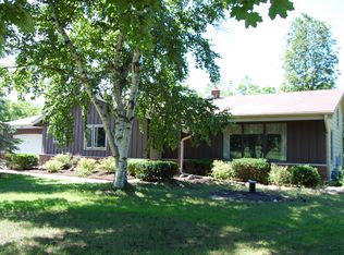 S74W31270 Arbor Dr, Mukwonago, WI 53149