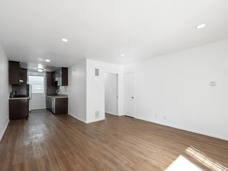 633 N Hayworth Ave #2 — Photo 5