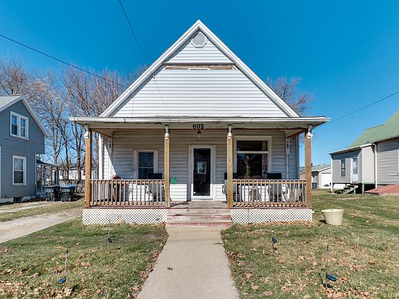 2nd image of 605 W Oakland Ave
