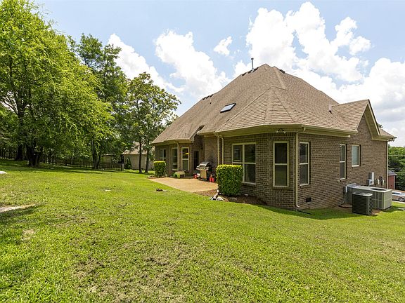 3rd image of 107 Kearney Ct