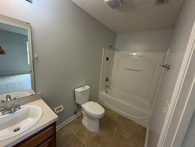 3 bed, 1194 sqft, $1,600 — Photo 3