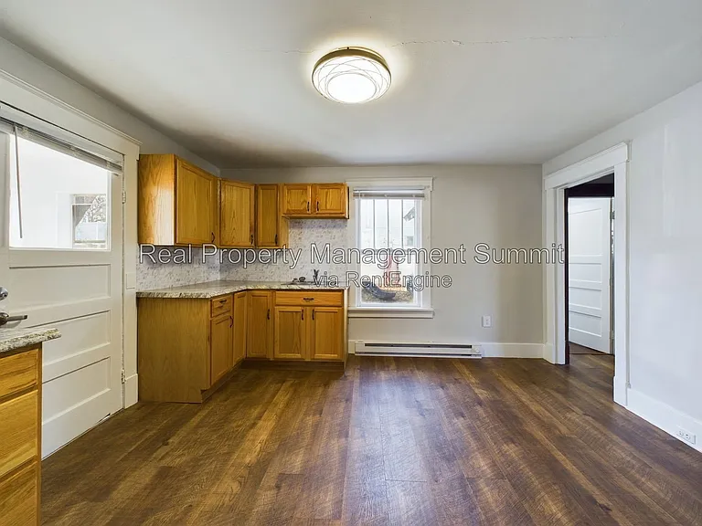 2408 Poplar St — Photo 7
