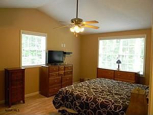 5th image of 567 Oakwood Dr