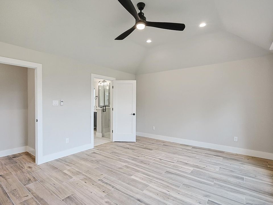 1st image of 2084 Glenhollow Dr