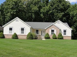 21780 Raspberry Rdg, Pinckney, MI 48169