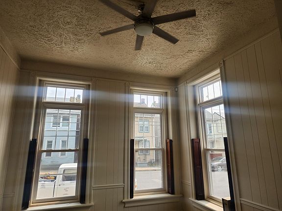 4th image of 2201 Lehman St #9