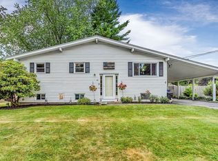 10 Buttercup Ln, Medway, MA 02053