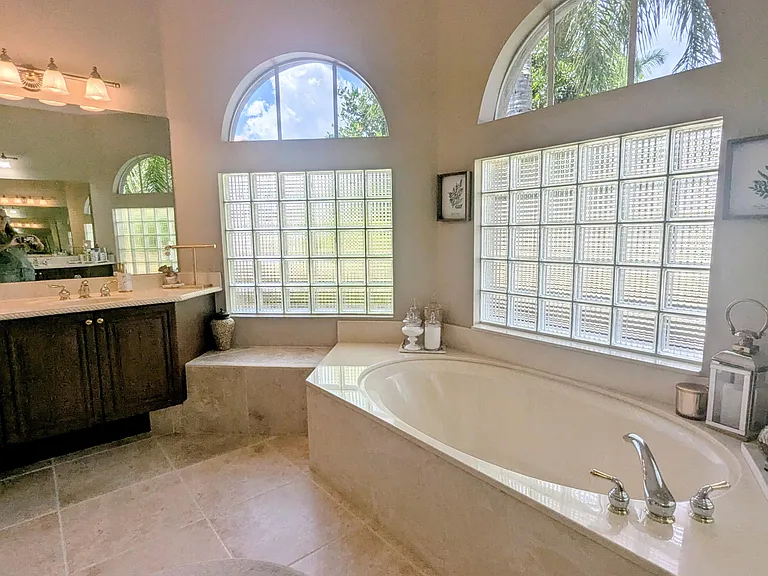 10640 Oak Meadow Ln — Photo 24