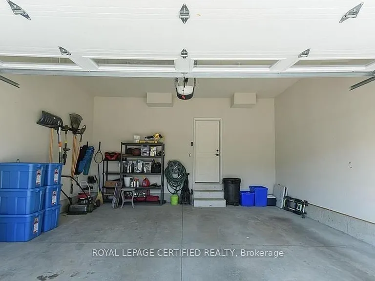 940 Reeves Ave — Photo 3
