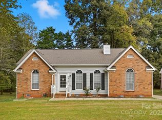 7516 Barn Stone Dr, Charlotte, NC 28227
