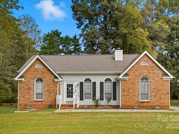 7516 Barn Stone Dr, Charlotte, NC 28227