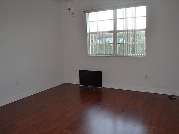 2nd image of 405 SW 147th Ave