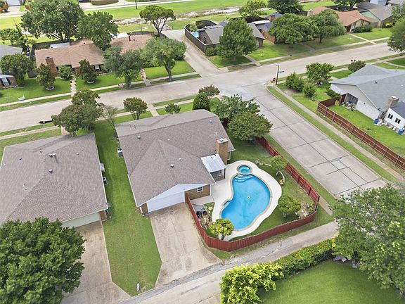 3rd image of 2821 High Plateau Dr