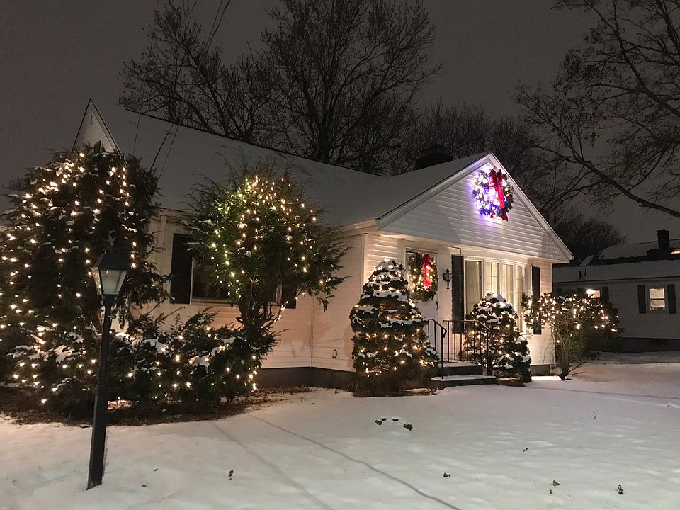 2nd image of 27 Togansett Rd