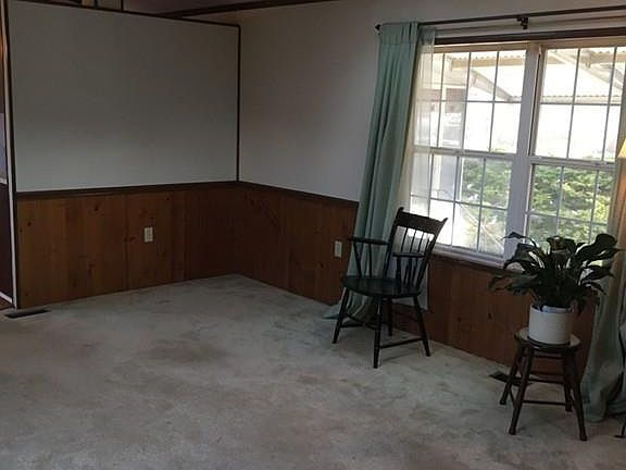 5th image of 211 Pinehurst Dr