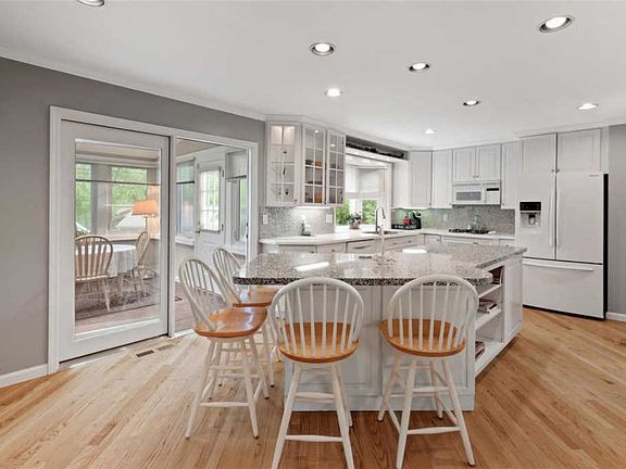 3rd image of 15572 Valley Branch Dr