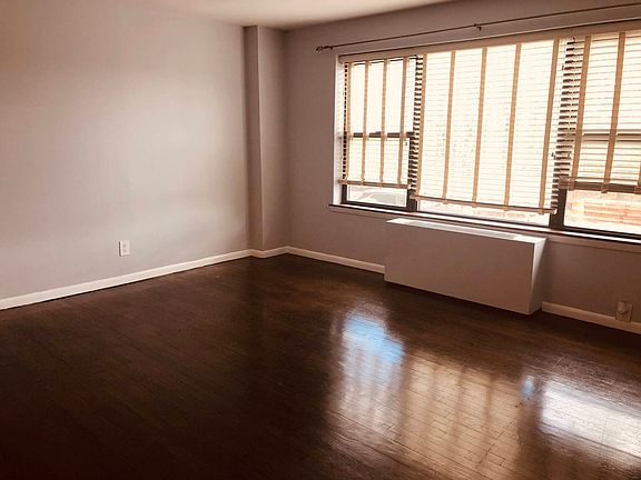 4th image of 175 Zoe St #1