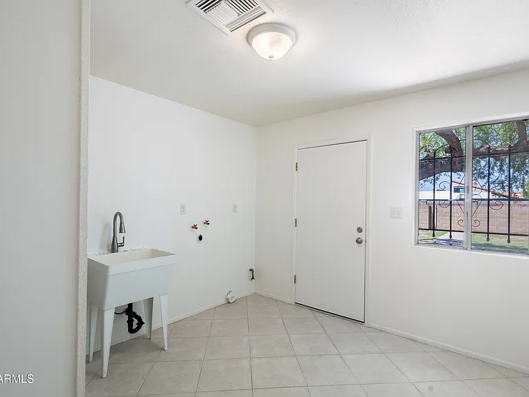 5742 N 12th Pl — Photo 20