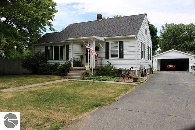 1st image of 615 Cedar St