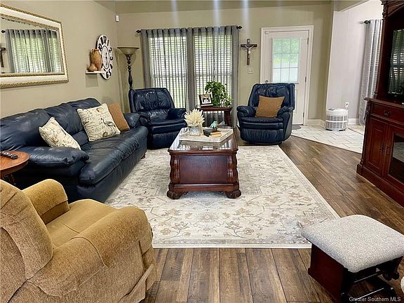 4th image of 1213 Garden Dr