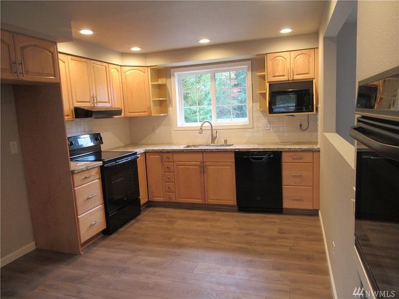 3rd image of 7095 E Van Buren St