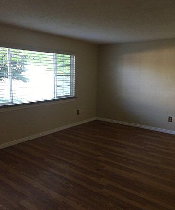 3rd image of 1530 Merrett Dr
