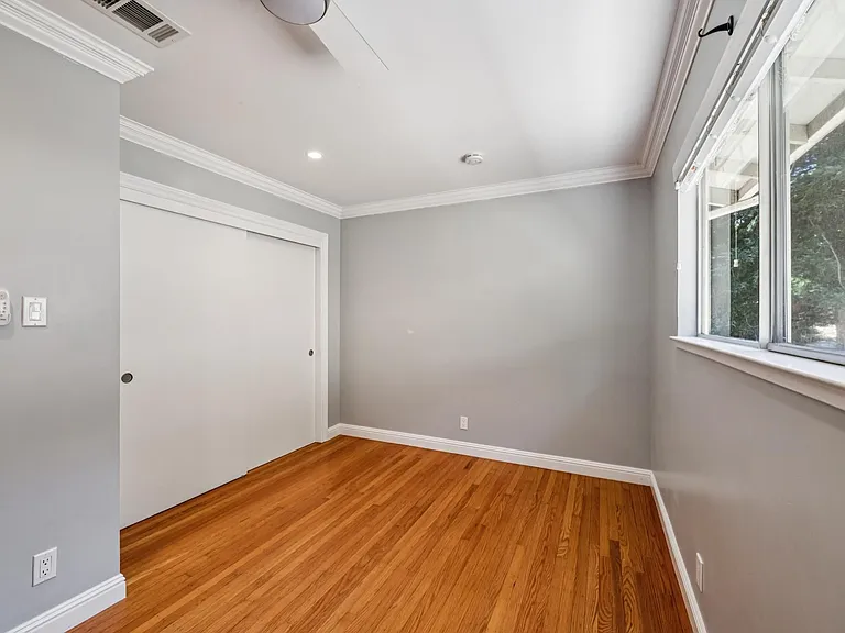 486 Butterfield Pl — Photo 10