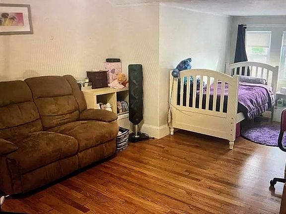 3rd image of 138 Thacher St #2