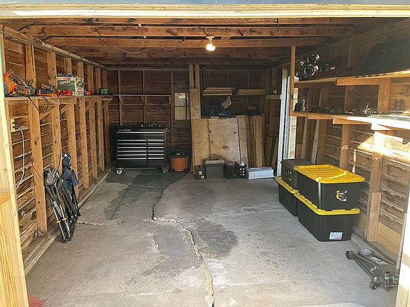 3rd image of 203 E Avenue C