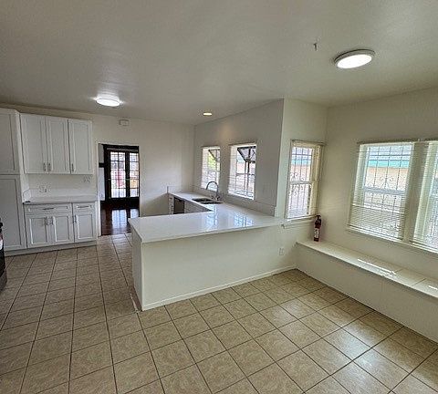 4th image of 533 N Oxford Ave