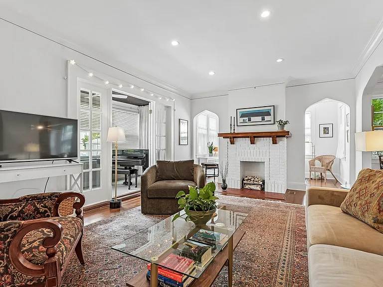11 Brookwood Dr #101 — Photo 8